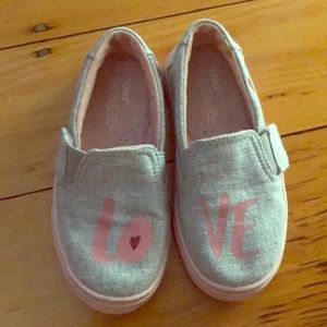 Kids slip on Toms